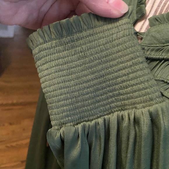 T Tahari Olive Green Blouse with Pleated Design - Picture 6 of 7